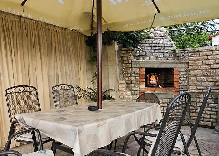 Norma Free Parking *